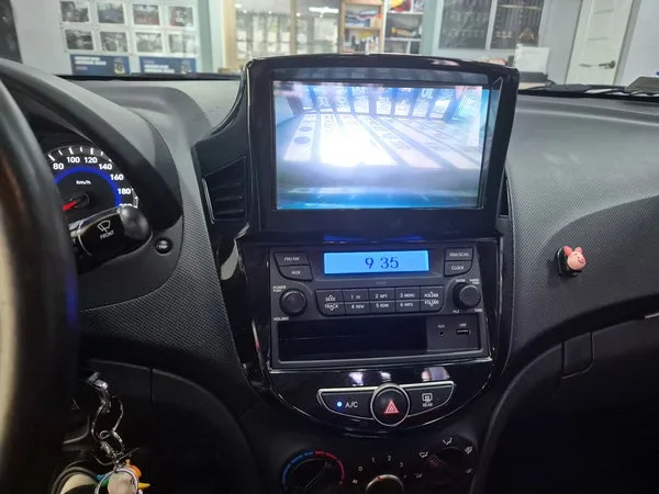 Hyundai AccentのAndroid Auto・CarPlay取付事例 施工写真 3-1
