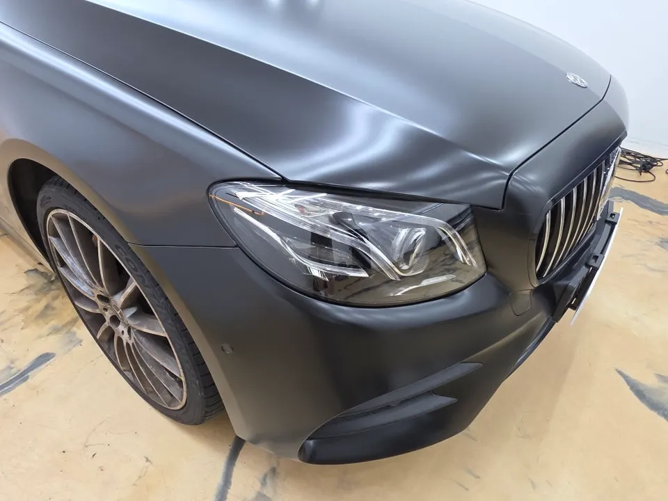 Mercedes-Benz E-Classのカーラッピング事例 施工写真 6
