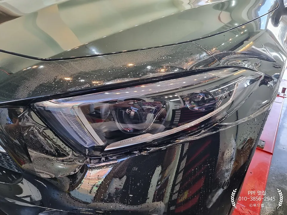 Mercedes-Benz CLSのヘッドライトPPF施工事例 施工写真 3-1