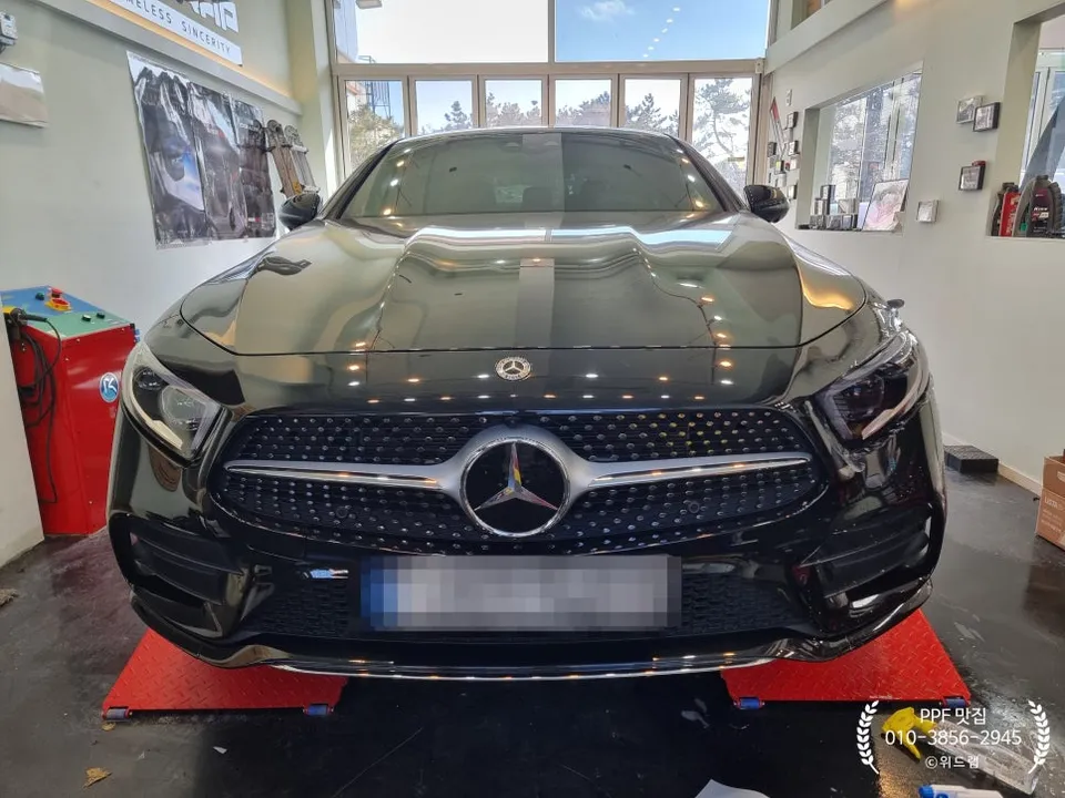 Mercedes-Benz CLSのヘッドライトPPF施工事例 施工写真 1-2