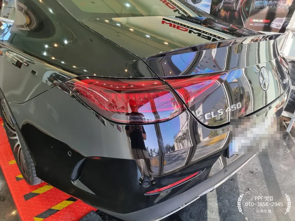 Mercedes-Benz CLSのヘッドライトPPF施工事例 施工写真 2-3