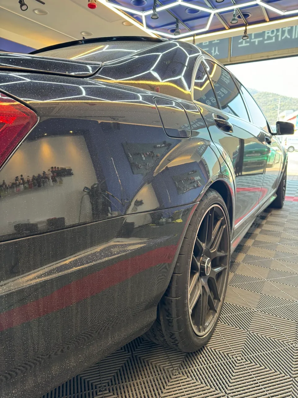 Mercedes-Benz S63 AMGのガラスコーティング事例 施工写真 4-1