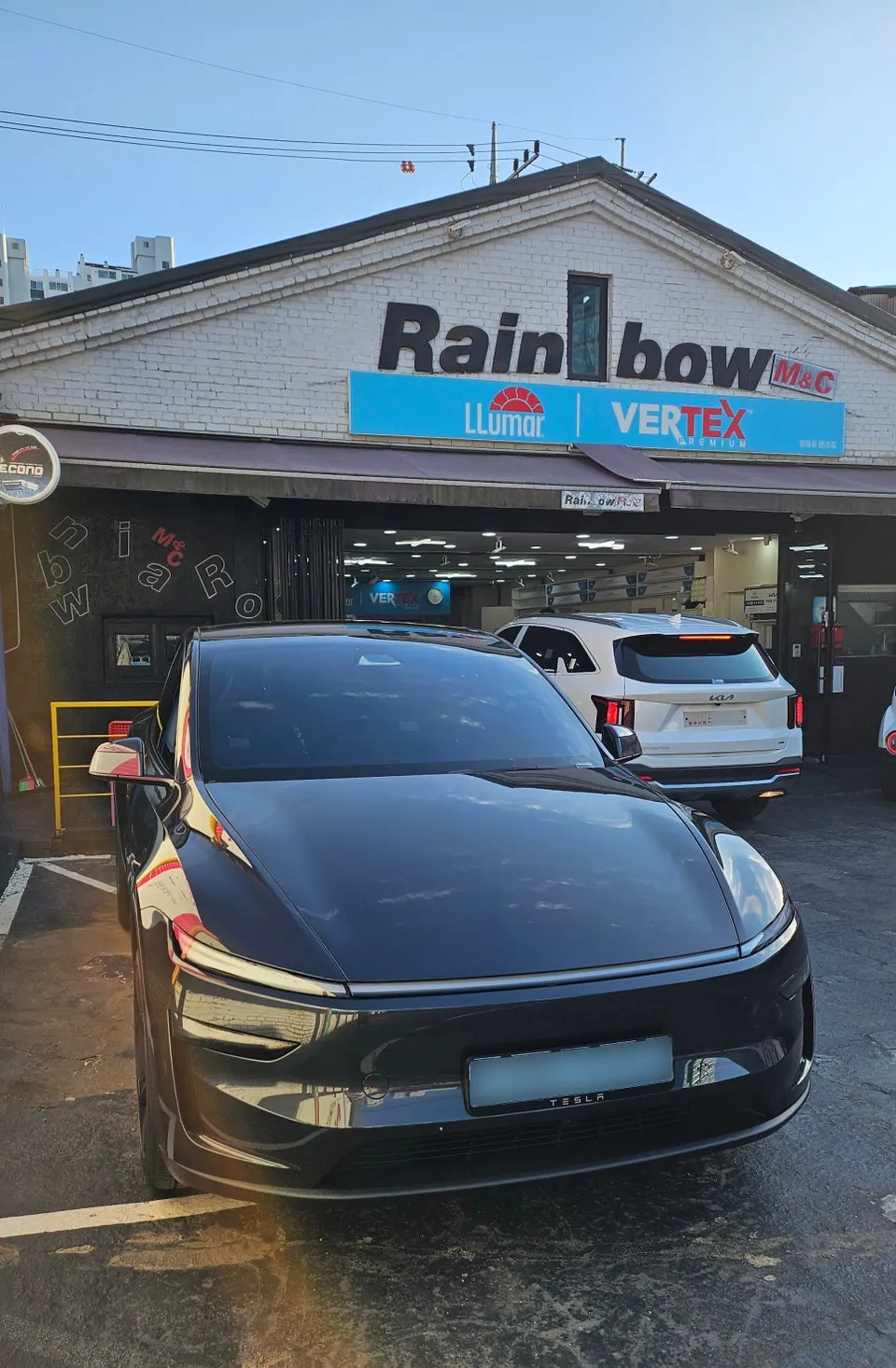 Tesla Model Yのカーフィルム施工事例 写真