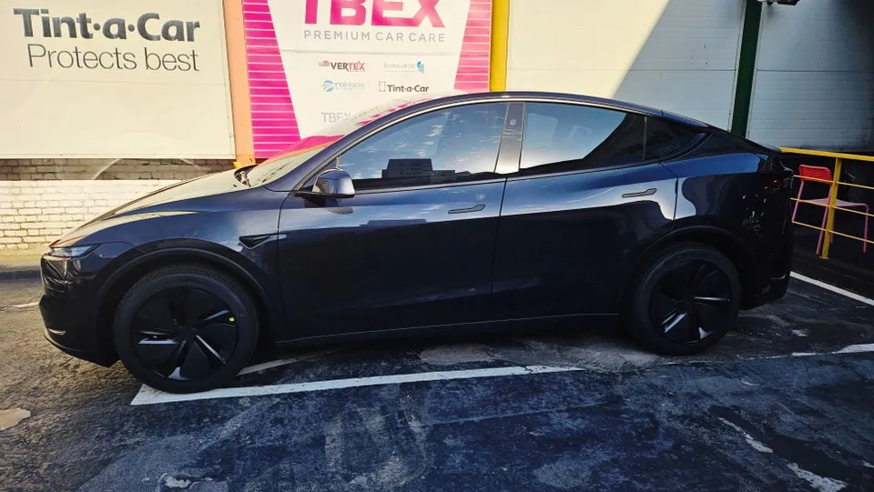 Tesla Model Yのカーフィルム施工事例 施工写真 1-1