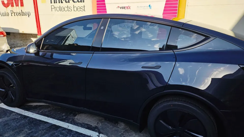 Tesla Model Yのカーフィルム施工事例 施工写真 3-1