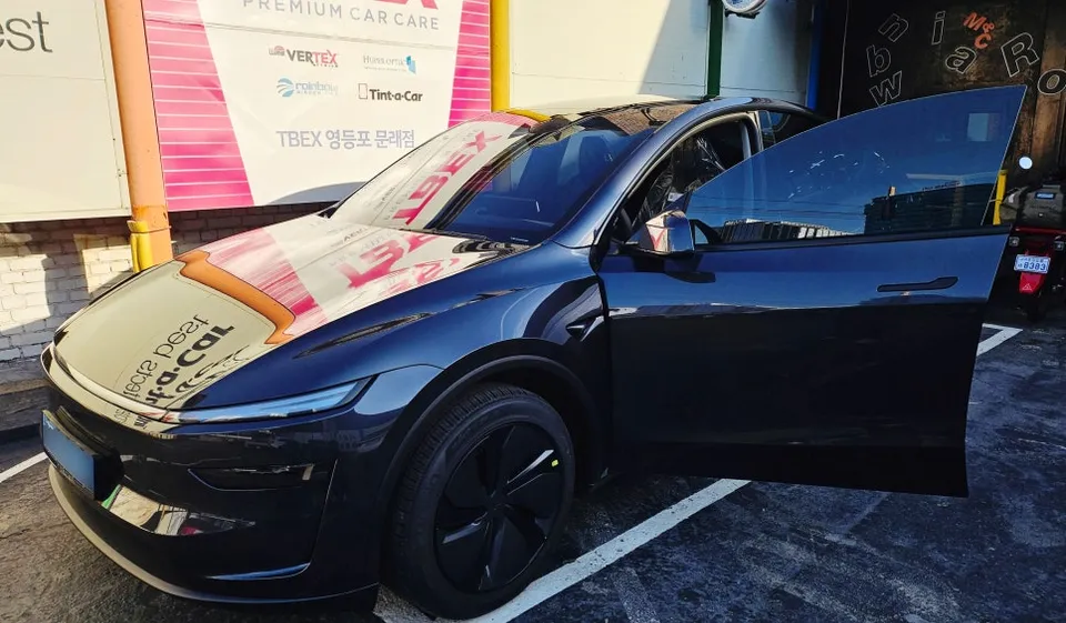 Tesla Model Yのカーフィルム施工事例 施工写真 3-2