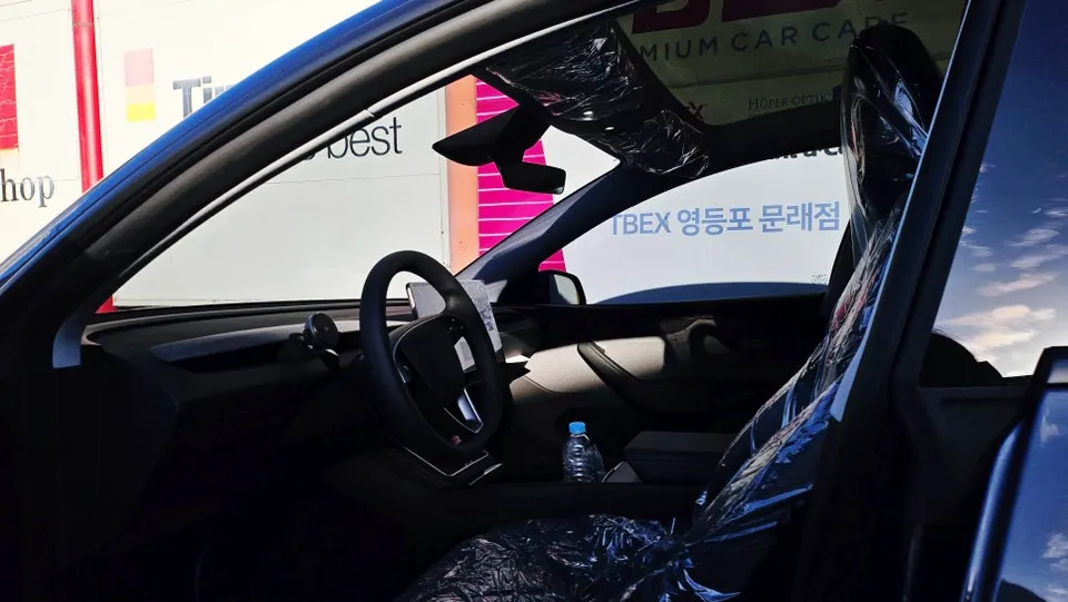 Tesla Model Yのカーフィルム施工事例 施工写真 1-3