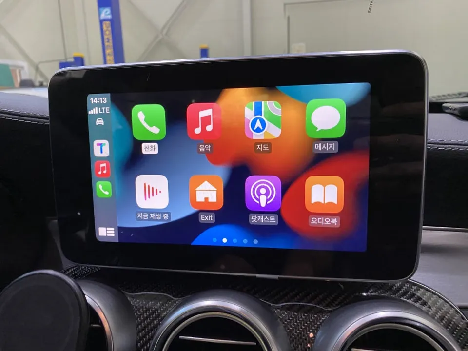 Mercedes-Benz C-Class W205のAndroid Auto・CarPlay取付事例 施工写真 2-1