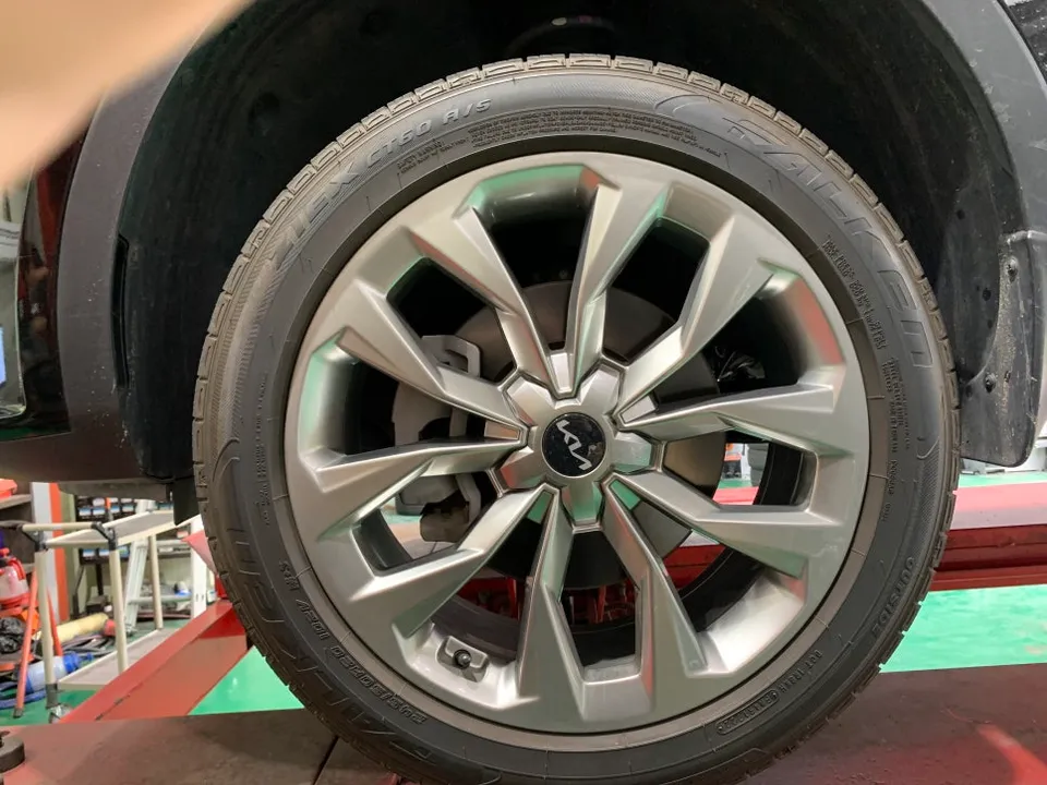 Kia Sorento MQ4のホイールリペア・塗装事例 施工写真 1-2