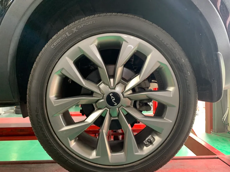 Kia Sorento MQ4のホイールリペア・塗装事例 施工写真 2-2