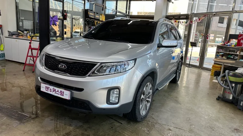 Kia Sorento Rのカーラッピング事例｜サテンダークグレー 施工写真 1-1