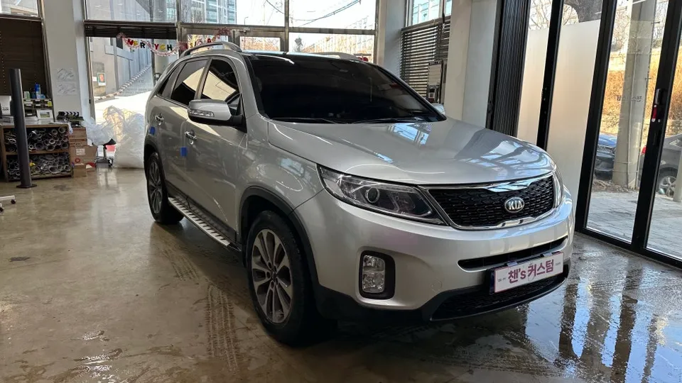 Kia Sorento Rのカーラッピング事例｜サテンダークグレー 施工写真 2-1