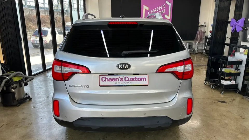 Kia Sorento Rのカーラッピング事例｜サテンダークグレー 施工写真 2-2