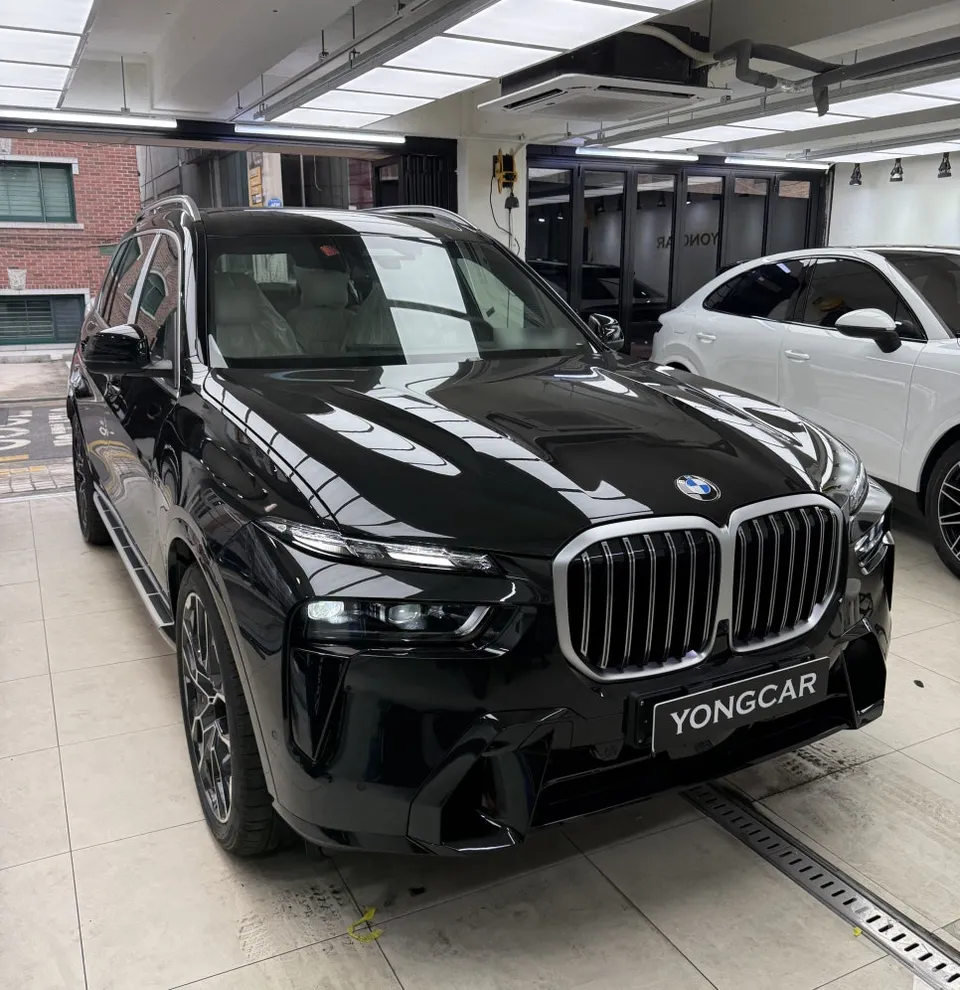 BMW X7のカーラッピング事例｜クロームパーツのブラックアウト 施工写真 1-1