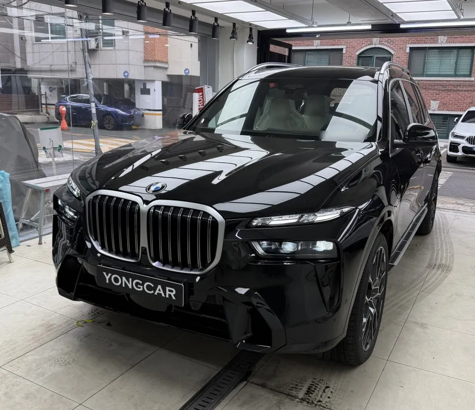 BMW X7のカーラッピング事例｜クロームパーツのブラックアウト 施工写真 2-1
