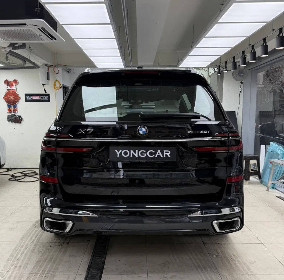 BMW X7のカーラッピング事例｜クロームパーツのブラックアウト 施工写真 3-1