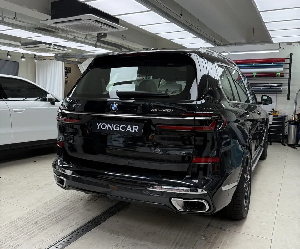 BMW X7のカーラッピング事例｜クロームパーツのブラックアウト 施工写真 1-2