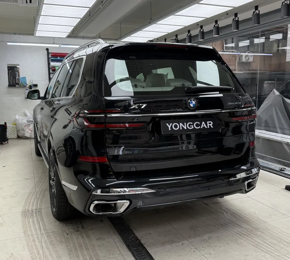BMW X7のカーラッピング事例｜クロームパーツのブラックアウト 施工写真 2-2