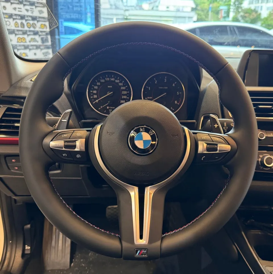 BMW 118D F20 steering wheel - BMW 118D F20 M Steering Wheel Upgrade Review photo 3