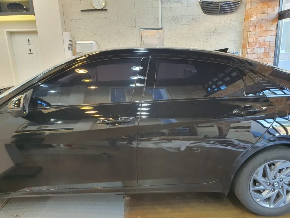 Hyundai Elantra CN7 oem options - Hyundai Elantra CN7 OEM Options Review: Glossy Black Trim photo 7