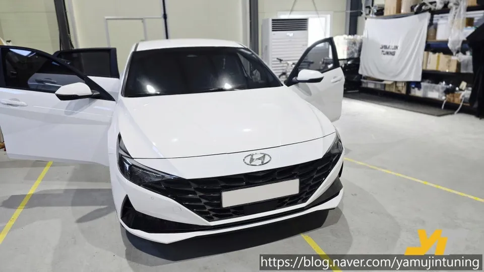 Hyundai Elantra CN7 ambient lighting installation result