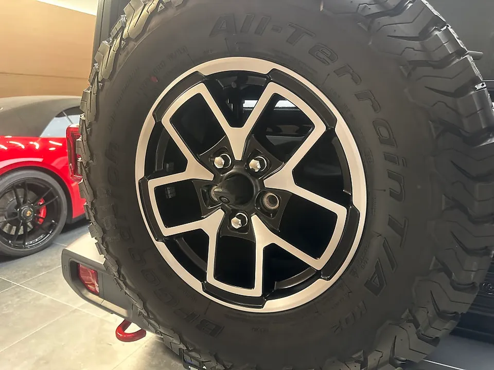 Jeep Wrangler Rubiconのカーラッピング事例:費用目安と仕上がり 施工写真 3-3