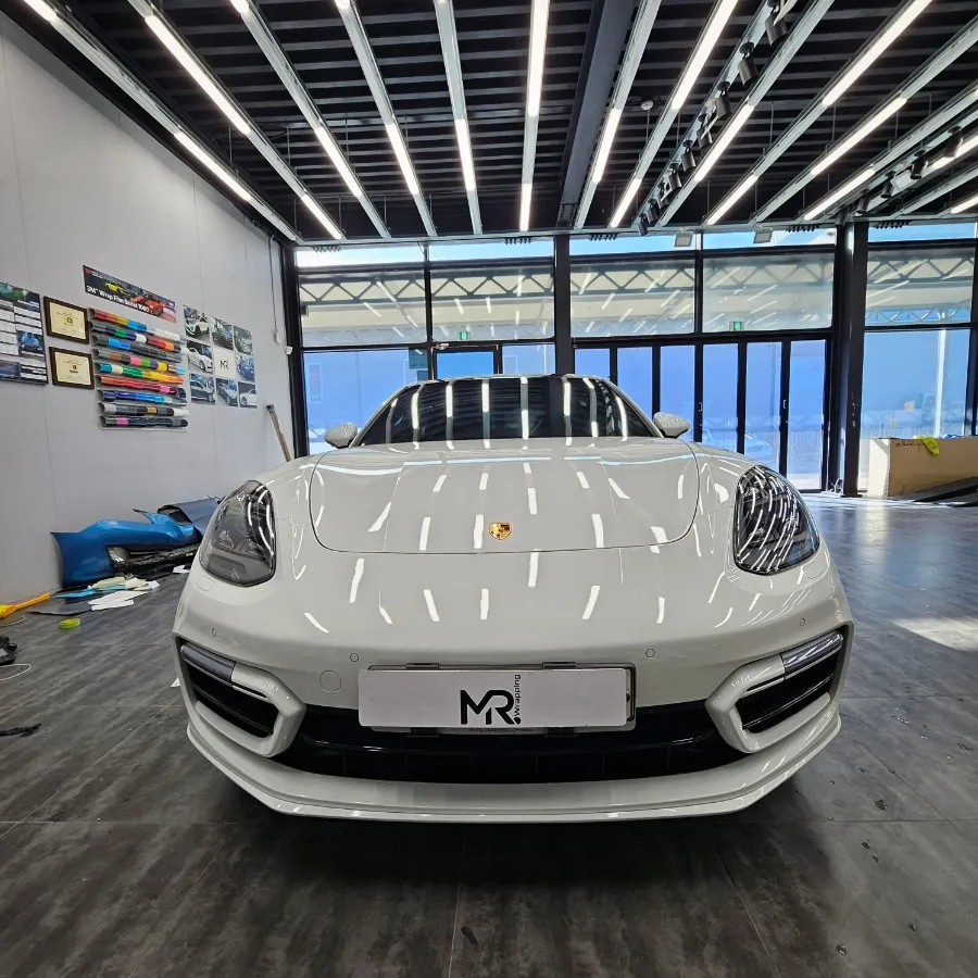 ポルシェ パナメーラ GTS カーラッピング事例｜クールグレー 写真