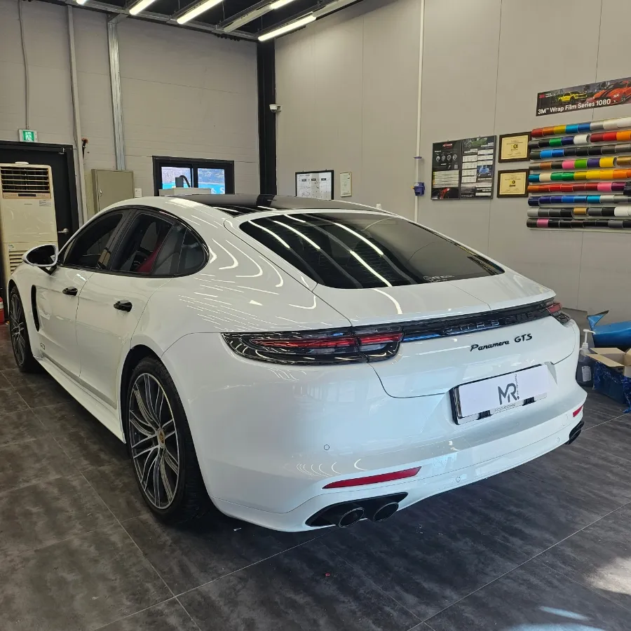 ポルシェ パナメーラ GTS カーラッピング事例|クールグレー 施工写真 2-1