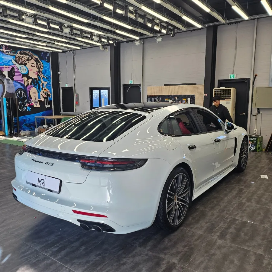 ポルシェ パナメーラ GTS カーラッピング事例|クールグレー 施工写真 3-1