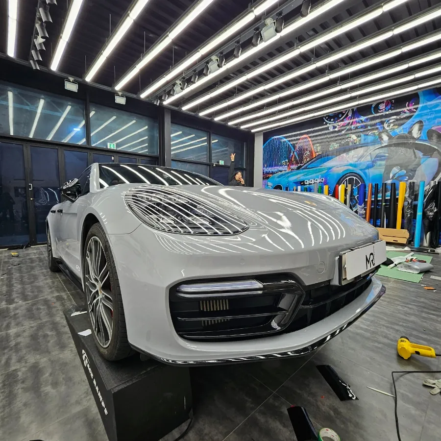 ポルシェ パナメーラ GTS カーラッピング事例|クールグレー 施工写真 3-3