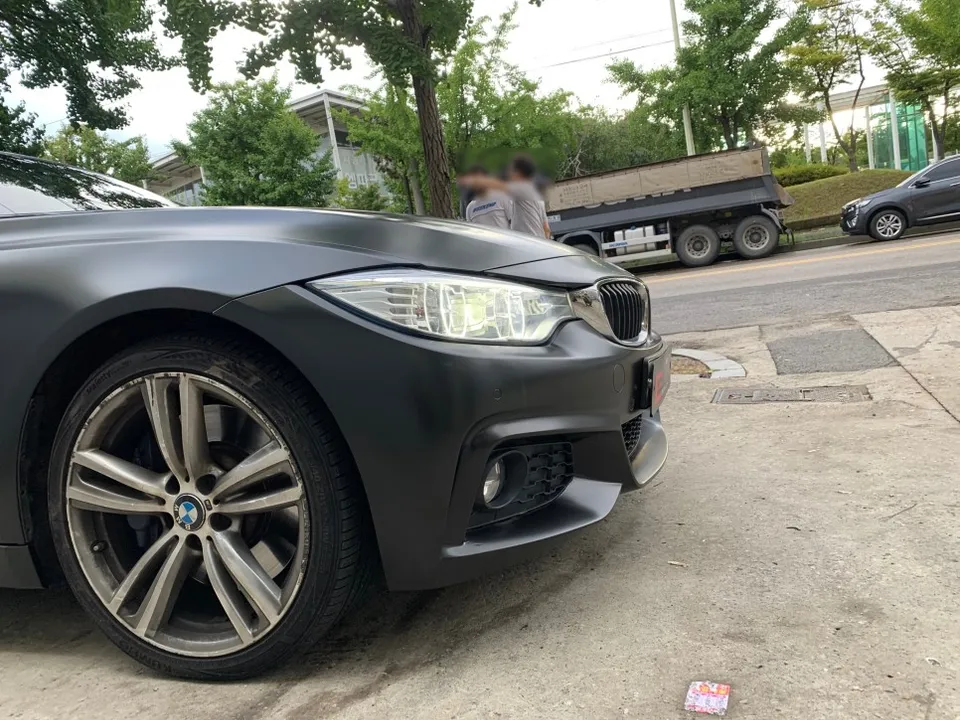 BMW 4 Series Convertibleのカーラッピング事例 施工写真 4-1