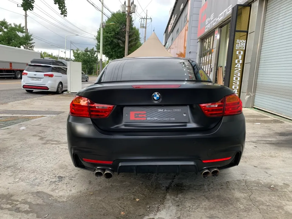BMW 4 Series Convertibleのカーラッピング事例 施工写真 1-2