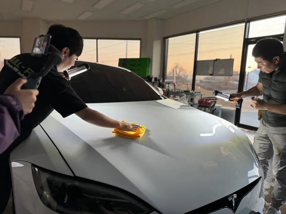 Tesla Model Sのガラスコーティング事例 施工写真 2-2