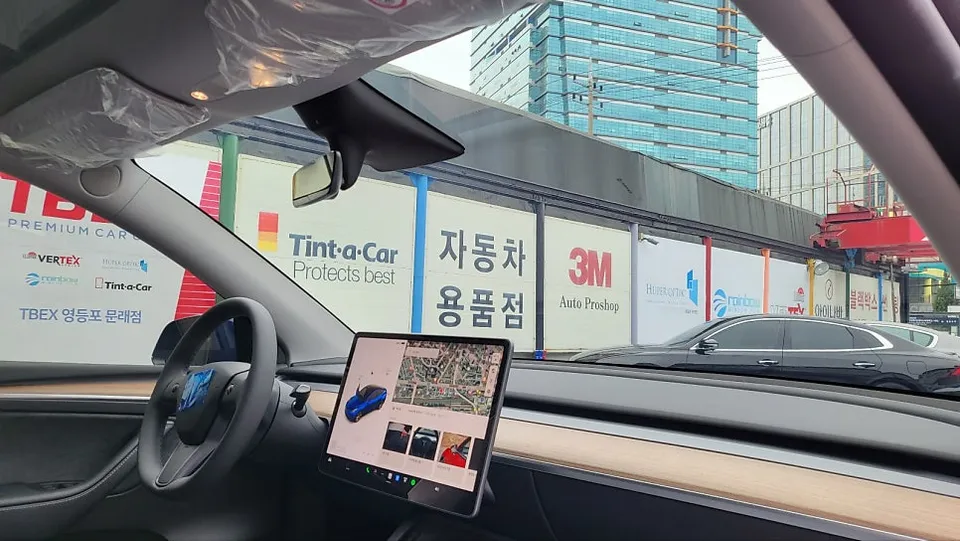 Tesla Model Yのカーフィルム施工事例｜費用目安・仕上がり 施工写真 1-3
