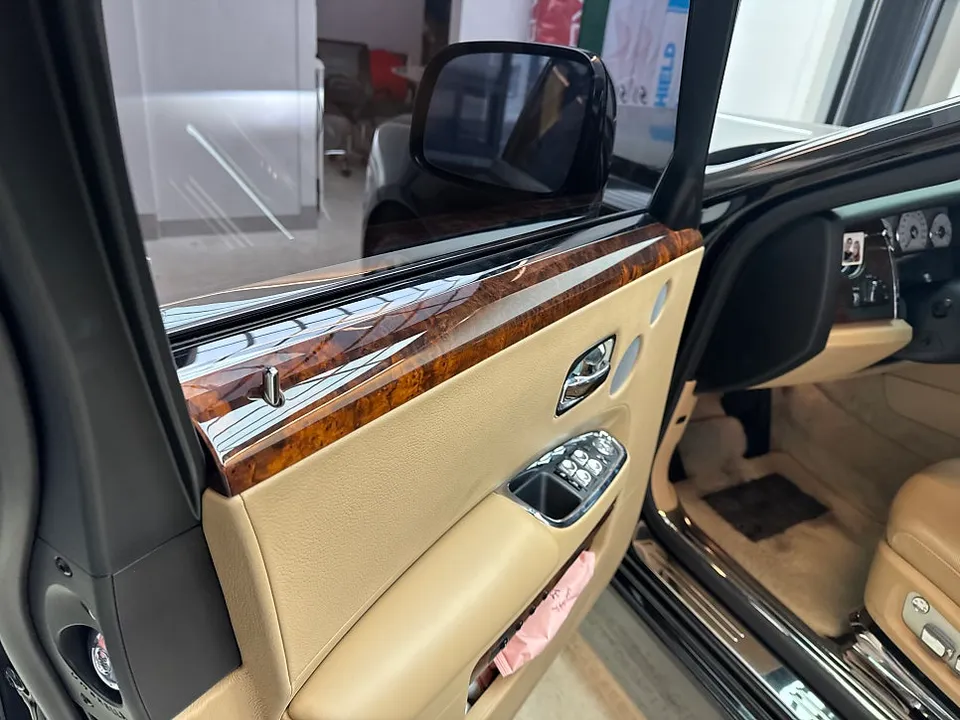Rolls-Royce Ghost vinyl wrap - Rolls-Royce Ghost Vinyl Wrap: Carbon Fiber Interior Transformatio photo 3