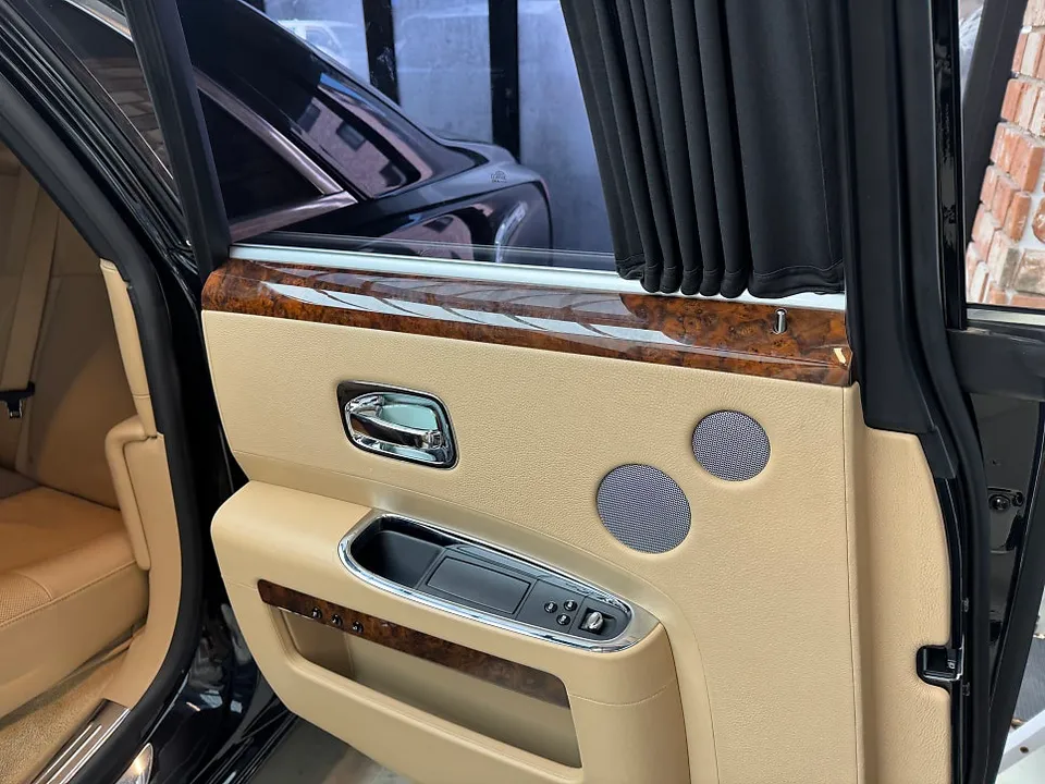 Rolls-Royce Ghost vinyl wrap - Rolls-Royce Ghost Vinyl Wrap: Carbon Fiber Interior Transformatio photo 5