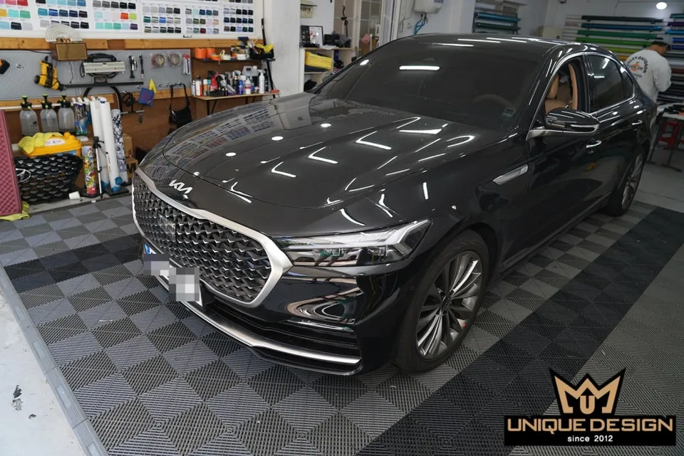 Kia K900 vinyl wrap - Kia K900 Vinyl Wrap Review: Chrome Delete for a Sleek Look photo 3