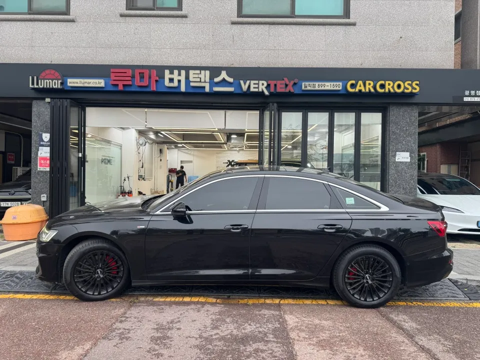 Audi A6のカーラッピング事例｜クロームパーツのブラックアウト 施工写真 1-1