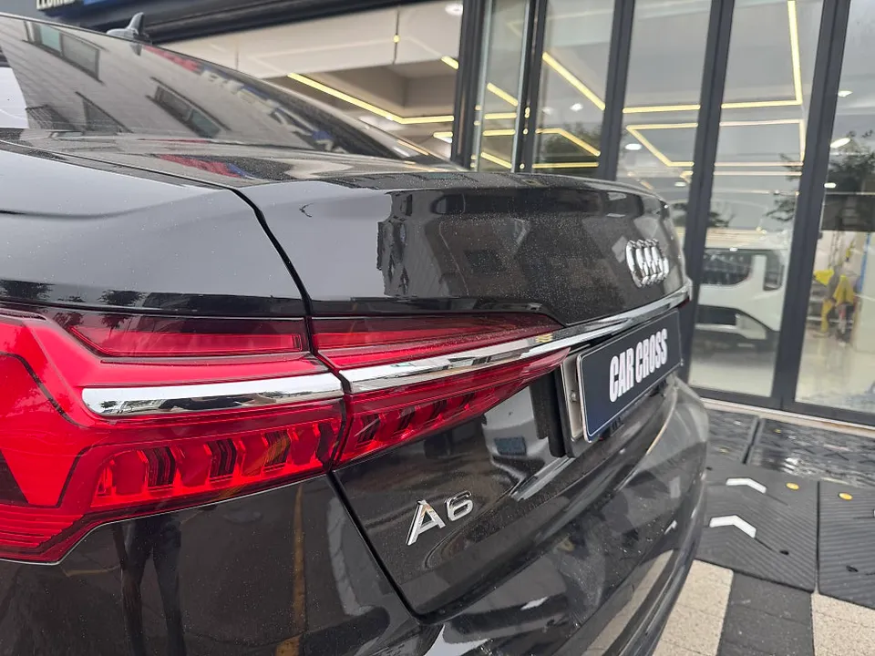 Audi A6のカーラッピング事例｜クロームパーツのブラックアウト 施工写真 1-2