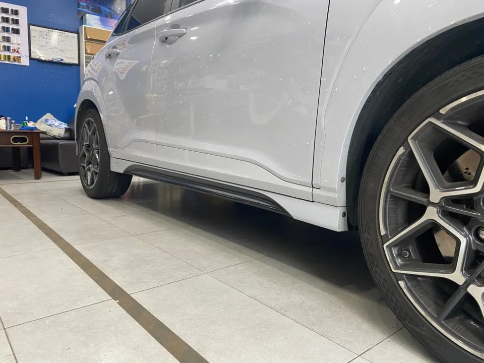 Hyundai Konaのカーラッピング事例｜蛍光グリーンへの大胆チェンジ 施工写真 2-2