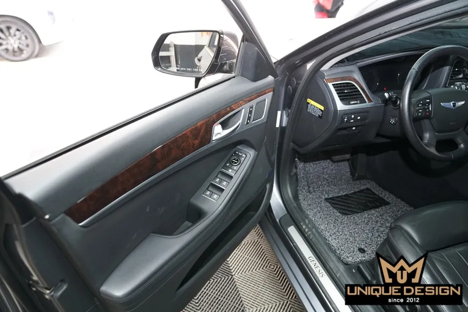 Genesis G80 Sport vinyl wrap - Genesis G80 Sport Vinyl Wrap Review: Black Brush Interior Transfo photo 3