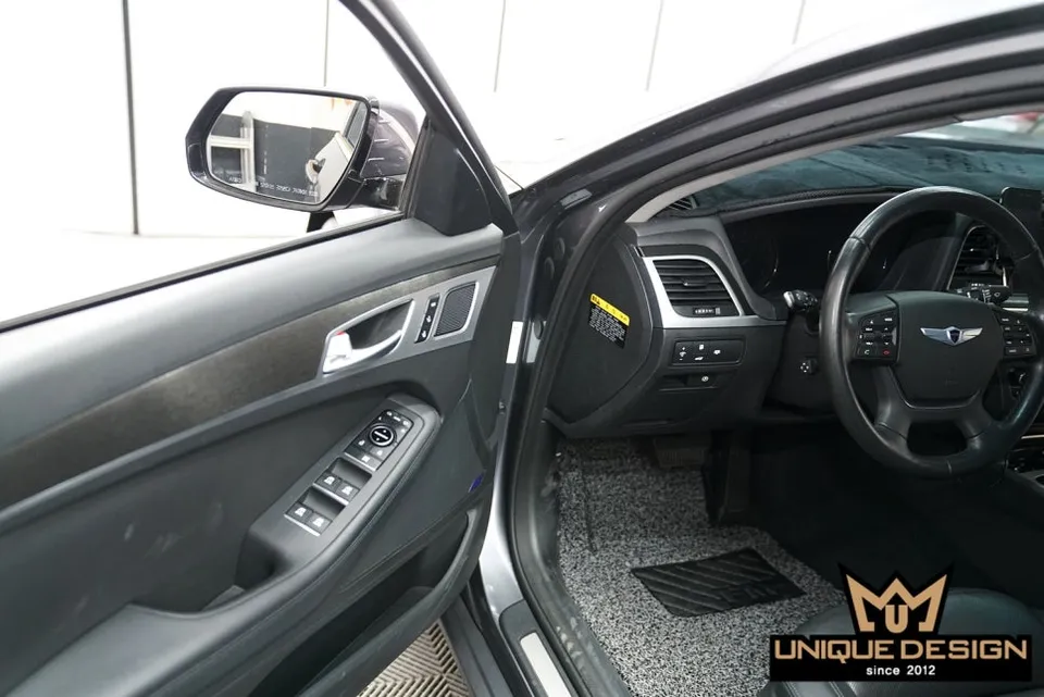 Genesis G80 Sport vinyl wrap - Genesis G80 Sport Vinyl Wrap Review: Black Brush Interior Transfo photo 4