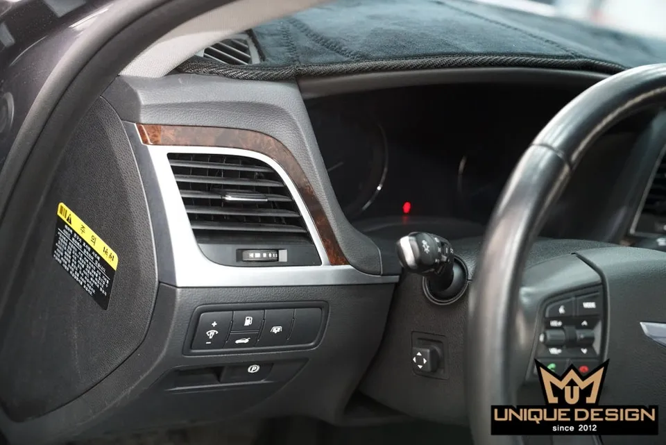 Genesis G80 Sport vinyl wrap - Genesis G80 Sport Vinyl Wrap Review: Black Brush Interior Transfo photo 5