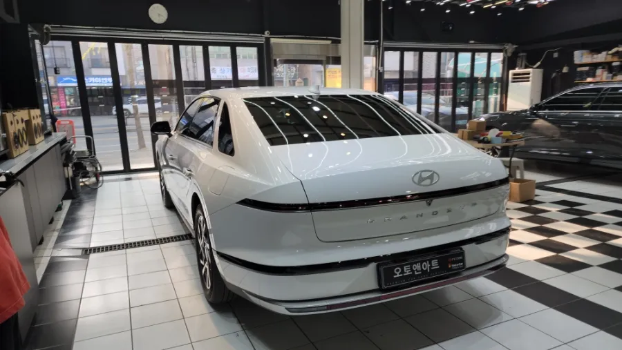 Hyundai Grandeur GN7のカーフィルム施工事例|費用目安・仕上がり 施工写真 1-2
