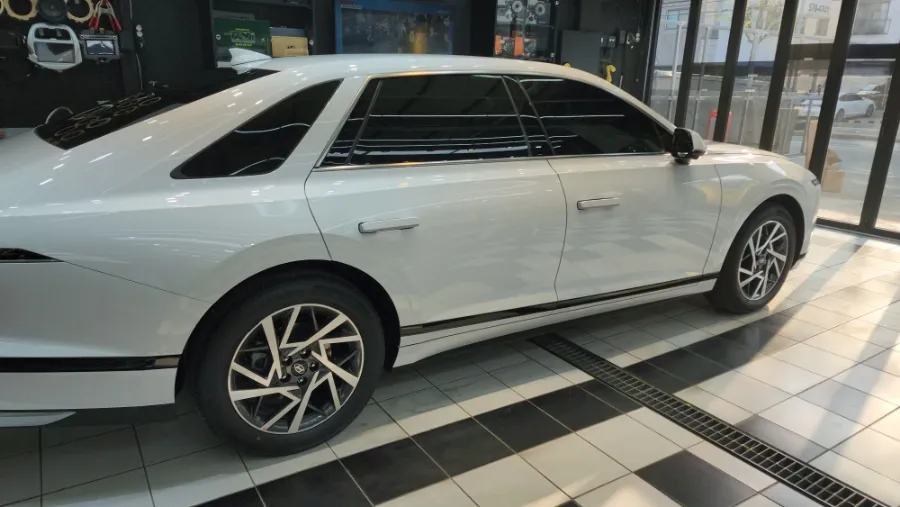 Hyundai Grandeur GN7のカーフィルム施工事例|費用目安・仕上がり 施工写真 2-2