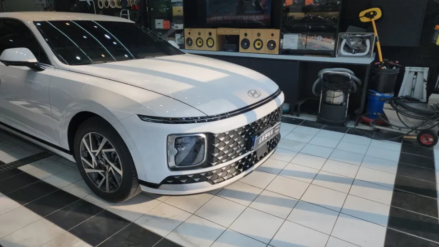 Hyundai Grandeur GN7のカーフィルム施工事例|費用目安・仕上がり 施工写真 3-2
