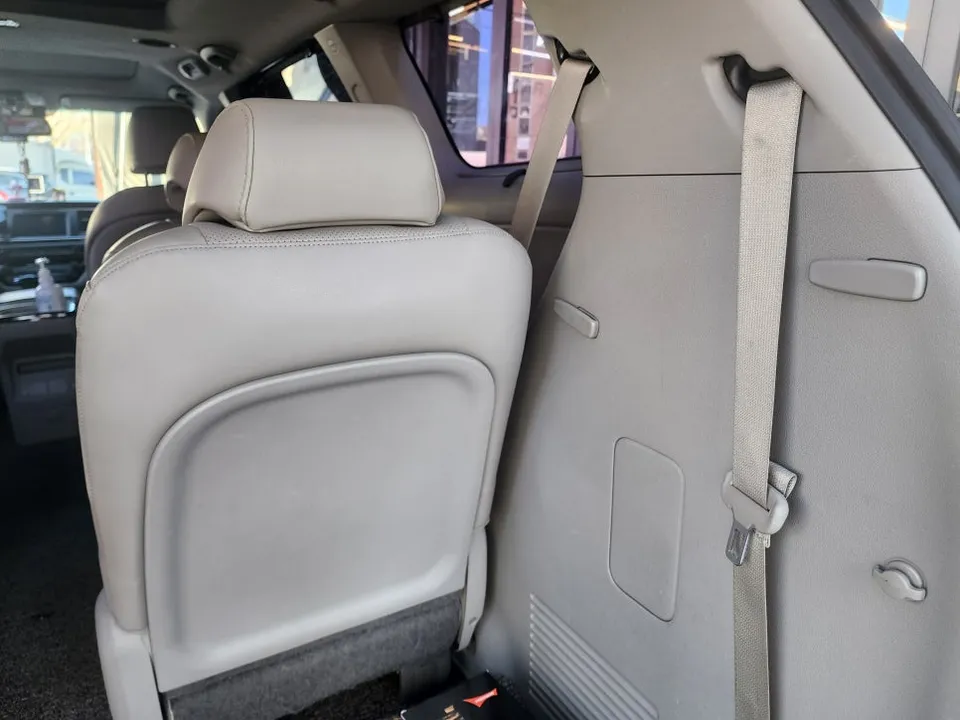 Kia Carnivalのガラスコーティング事例|韓国での施工例 施工写真 1-2