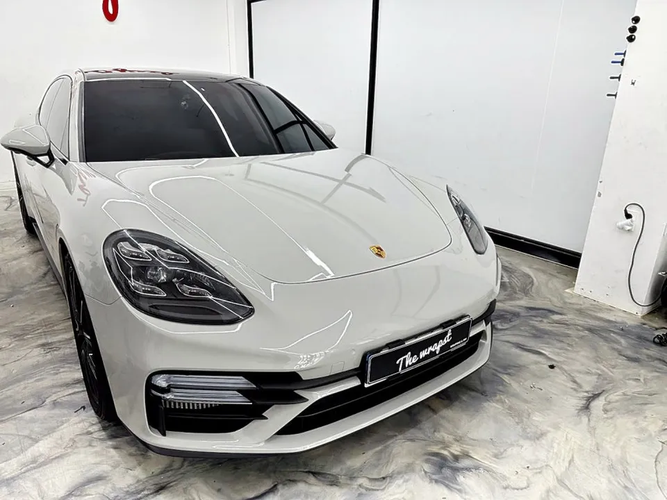 ポルシェ パナメーラ GTS カーラッピング事例|費用目安・仕上がり 施工写真 2-3