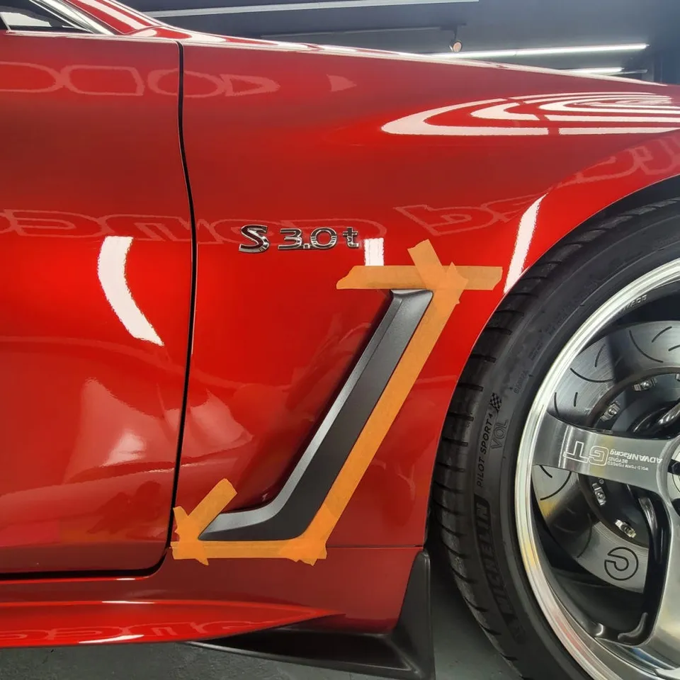 Infiniti Q60のカーラッピング事例:サテンダークグレー 施工写真 2-3