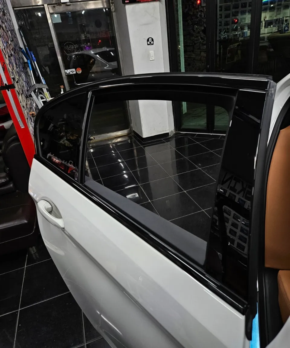 BMW 5 Series vinyl wrap - BMW 5 Series Vinyl Wrap Review: Cost & Results photo 3